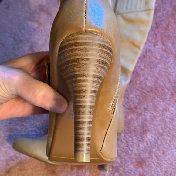 EUC Buckle Detail zip up boots - Picture 4 of 9